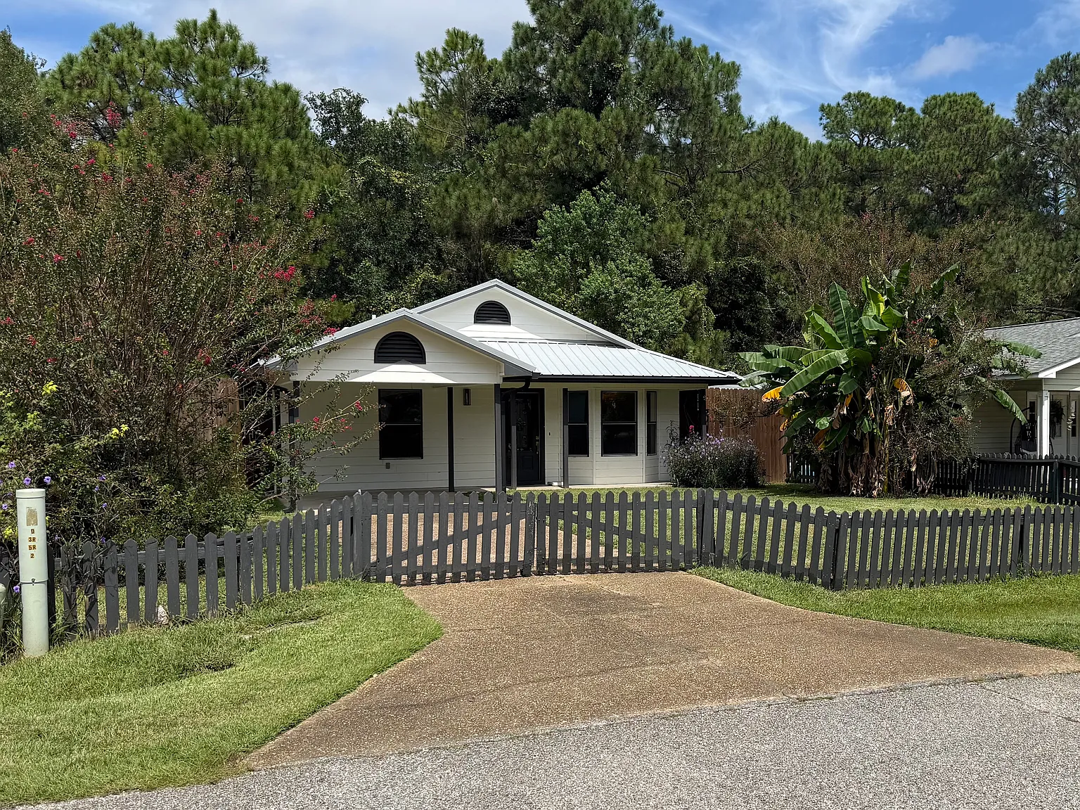 424 Palmetto Ct — Photo 1