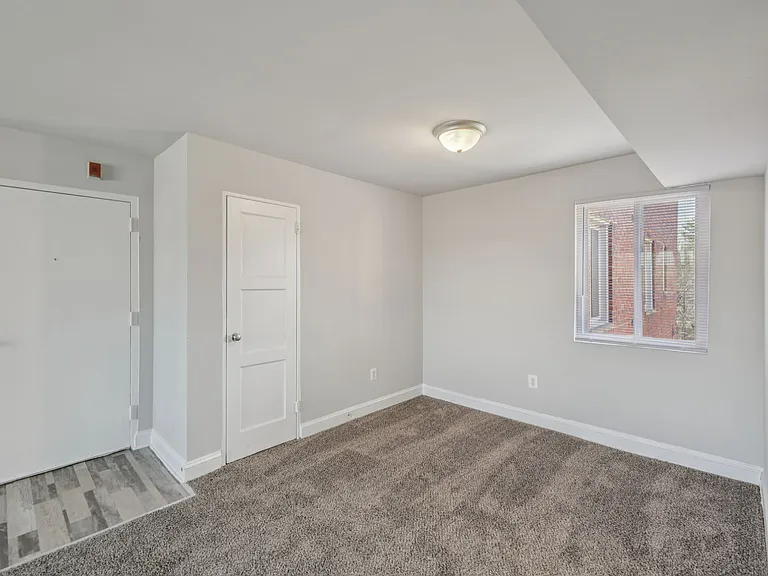 Parkway Terrace — Photo 9