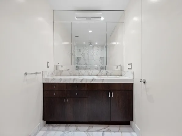 100 United Nations Plaza image 10 of 22