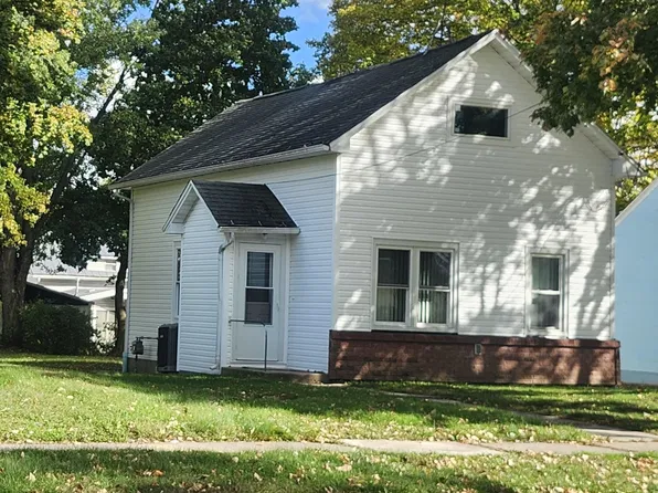 130 S Elm Ave, Gillett, WI 54124