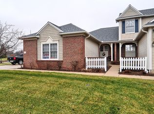 633 Shoreline Dr, Fenton, MI 48430
