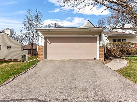 3rd image of 35112 Meadow Ln