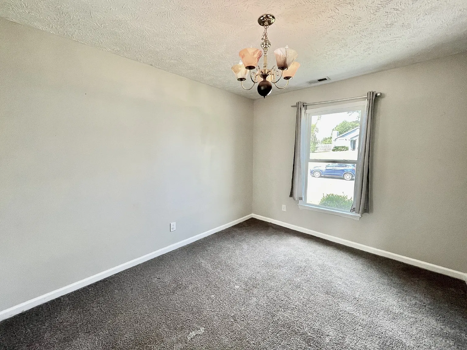 3 bed, 2.0 bath, $1,500 — Photo 2