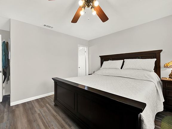 4th image of 292 Yellowstone Drive