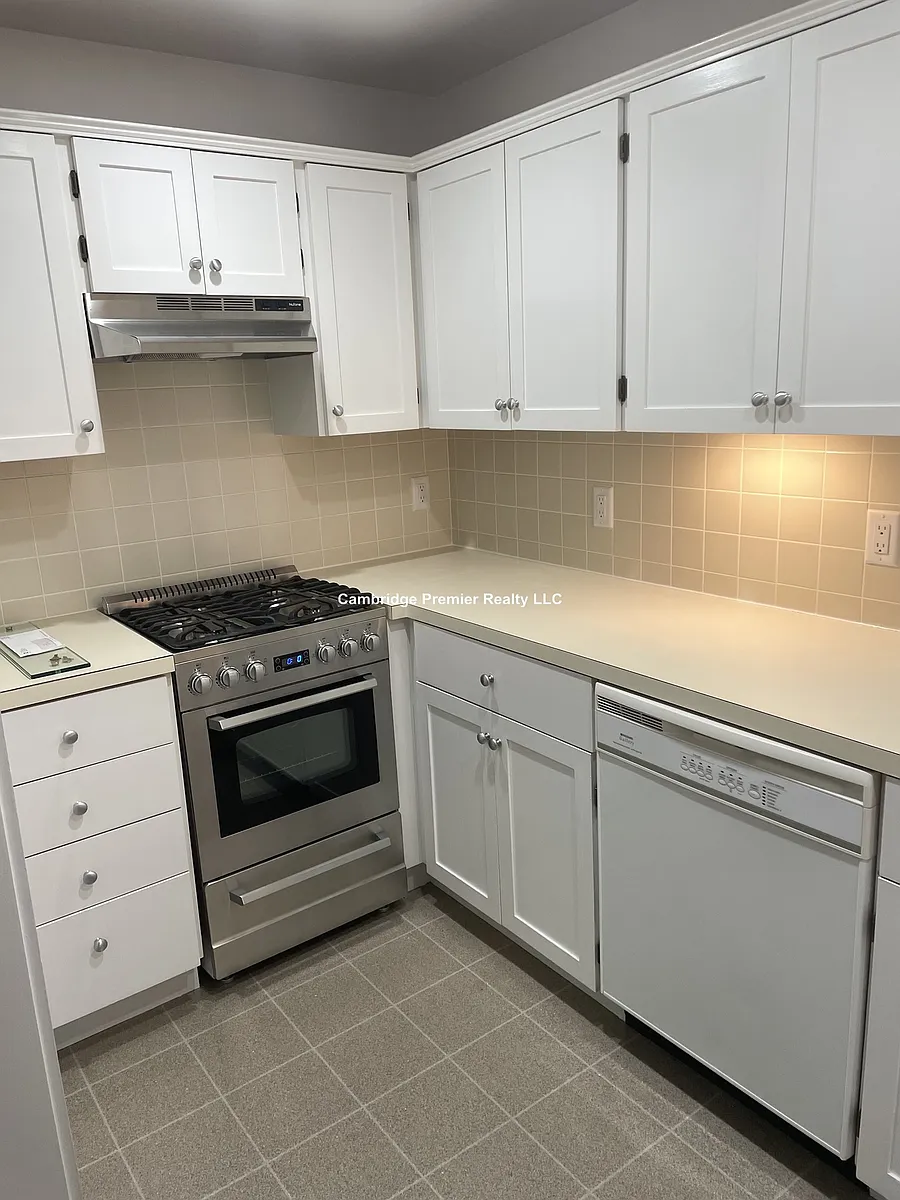 Building Photo - 32 Healey St #A