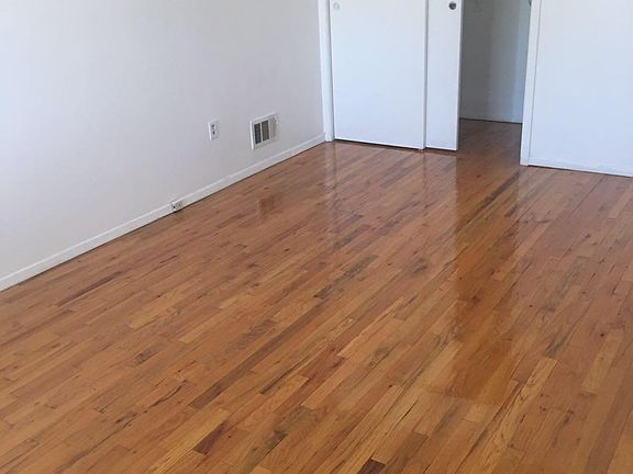 5th image of 403 Weser Ave