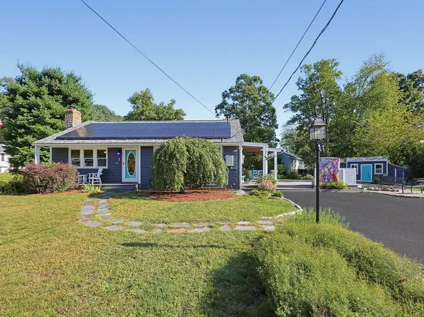 73 Hickory Rd, Attleboro, MA 02703