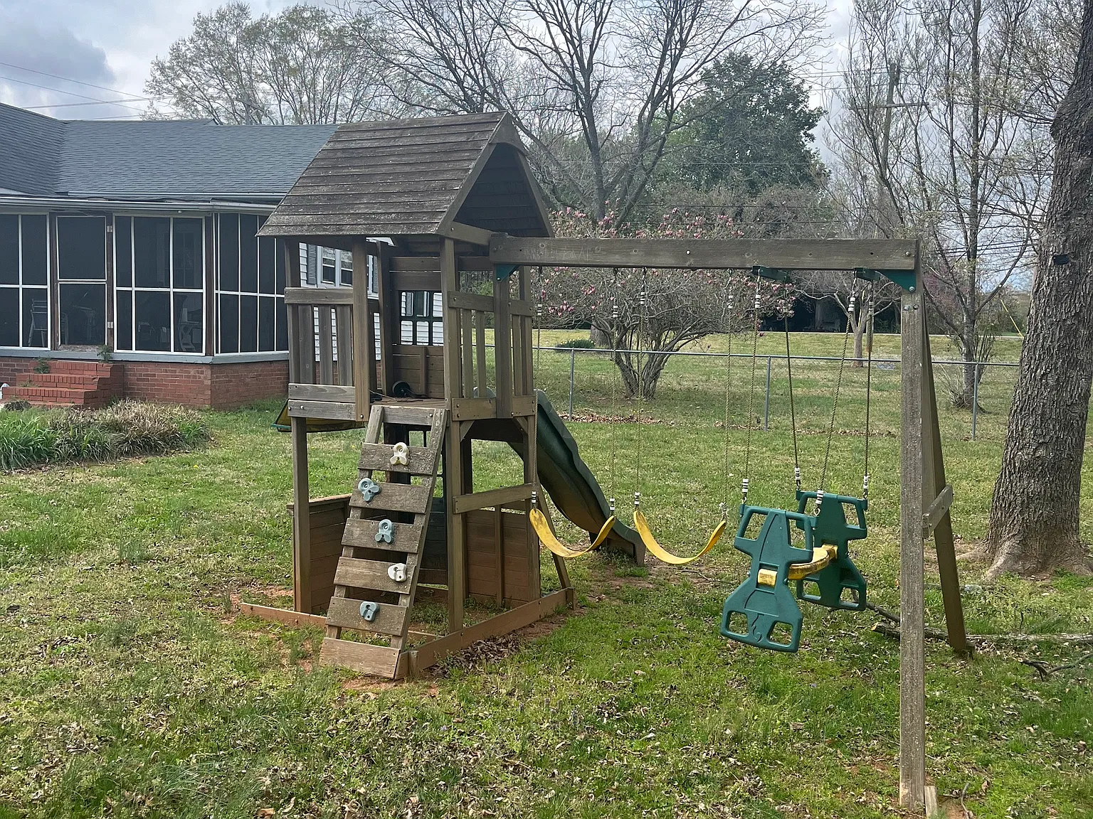 4 bed, 1808 sqft, $1,600 — Photo 2
