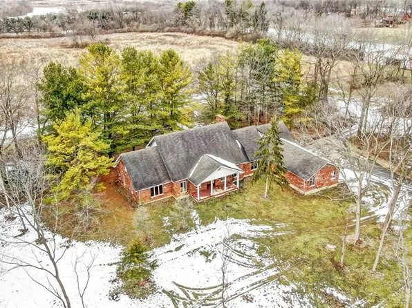 8723 Haddix Rd, Fairborn, OH 45324