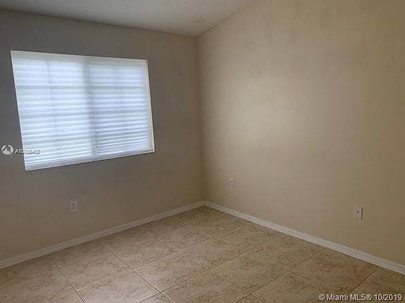 2nd image of 935 NE 34th Ave Unit 204