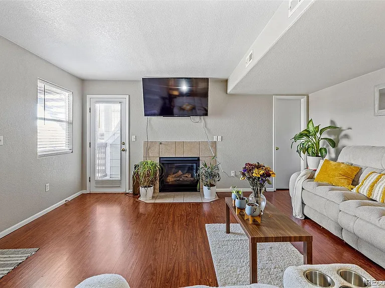 960 S Dawson Way #13 — Photo 4