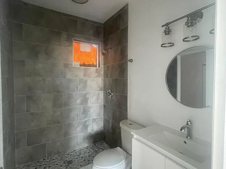 275 SW 4th St #220 — Photo 16
