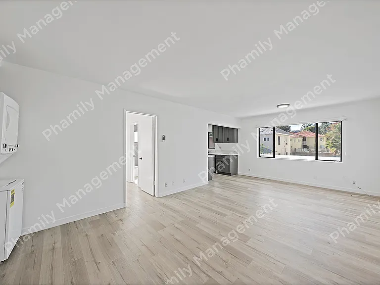 167 S Oak Knoll Ave #5 — Photo 1
