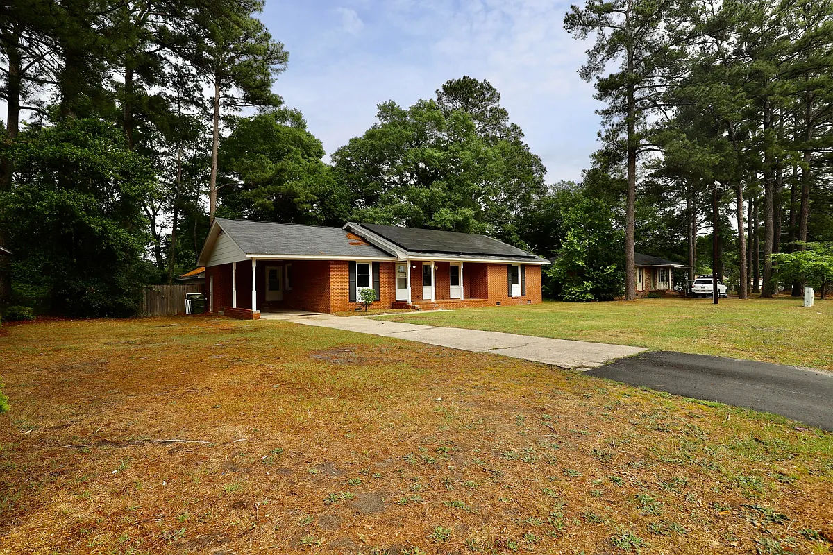 Building Photo - 807 N Guignard Dr