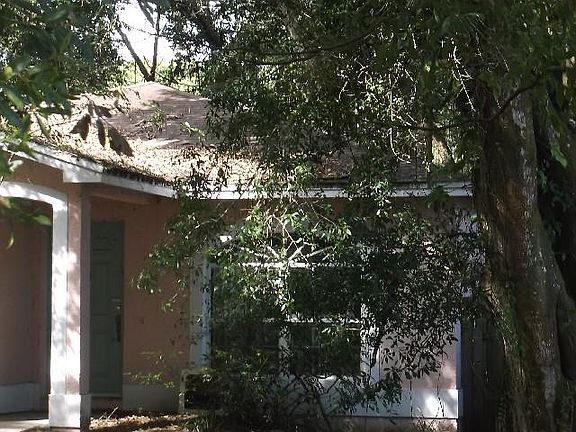 3rd image of 8012 N Packwood Ave