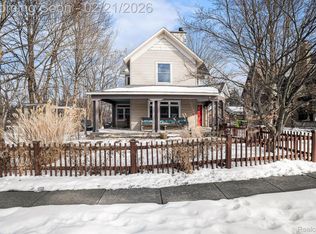 825 S Leroy St, Fenton, MI 48430