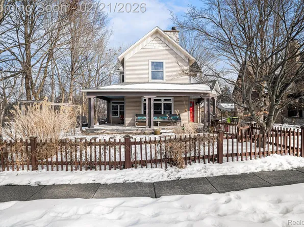 825 S Leroy St, Fenton, MI 48430