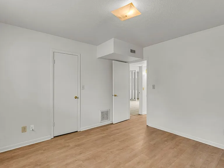 419 10th St S #1 — Photo 9