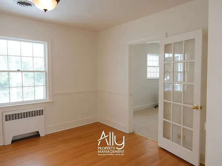 1605 Cambridge Cir — Photo 13