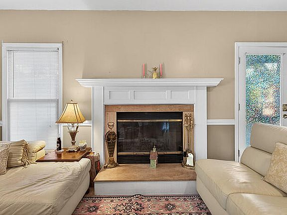 4th image of 307 McDougal Cir