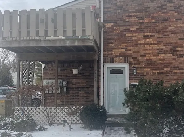 8284 Sobax Dr, Indianapolis, IN 46268
