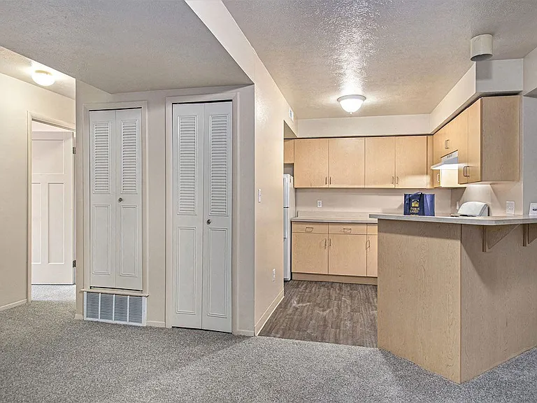 Indian Lakes Apartments — Photo 24