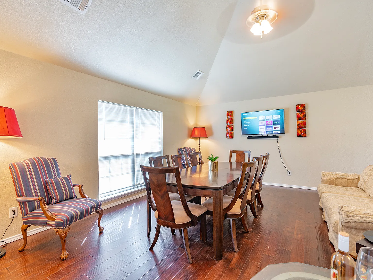 4 bed, 2452 sqft, $6,995 — Photo 2