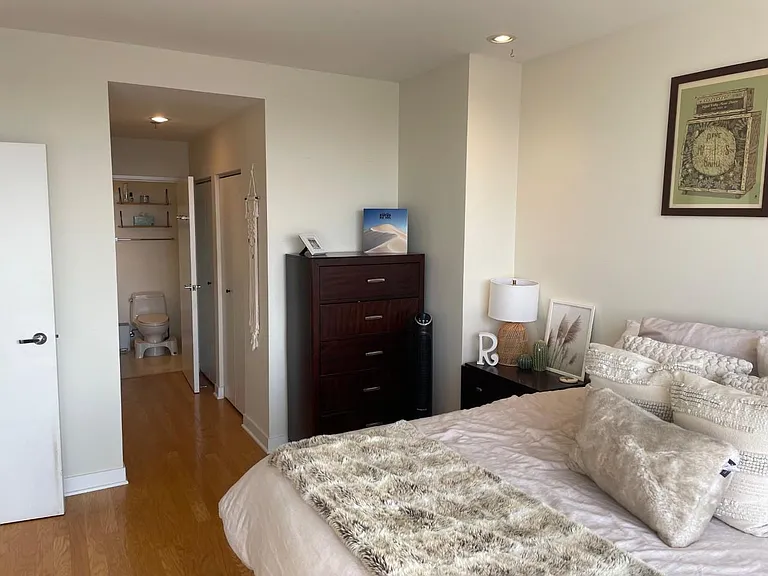 510 W Erie St #1304 — Photo 18