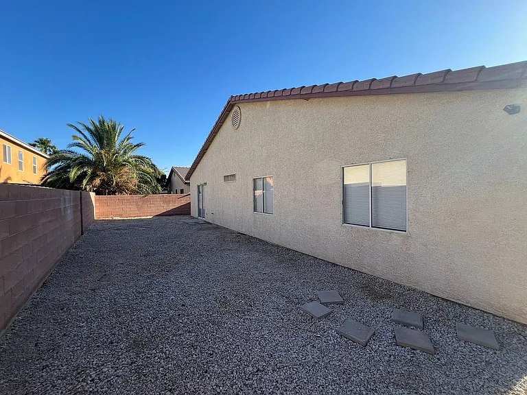 2708 Ganzo St — Photo 31