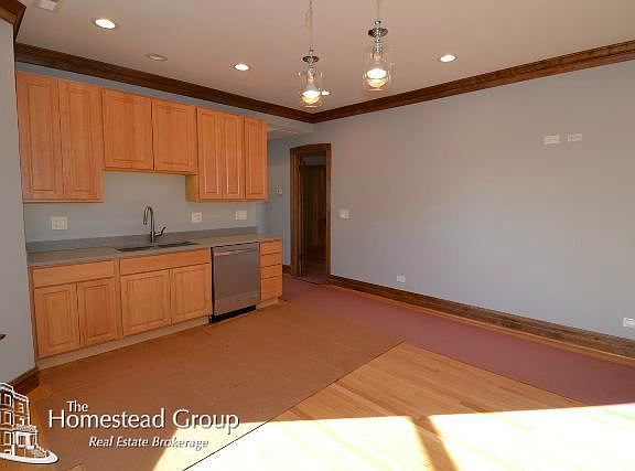 4th image of 1223 W Norwood St #1F