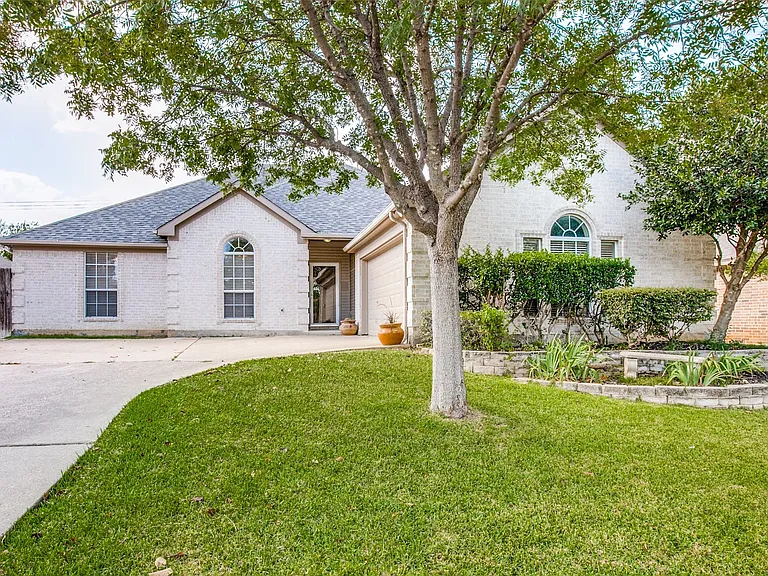14 Enchanted Ct — Photo 2