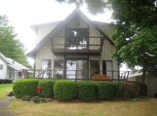 9572 Mandon Rd, White Lake, MI 48386