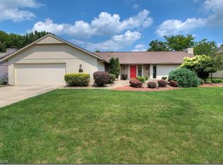 21564 Meadows Edge Ln, Strongsville, OH 44149