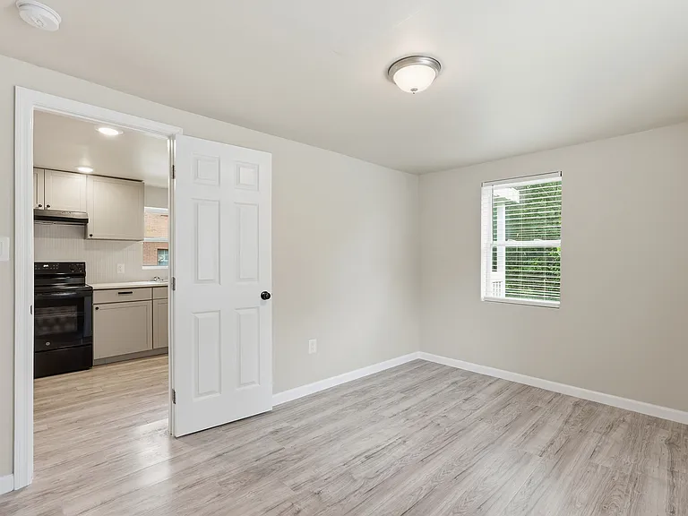 1025 Elliott Ave — Photo 25
