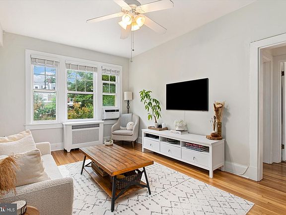 5th image of 3026 Porter St NW #202