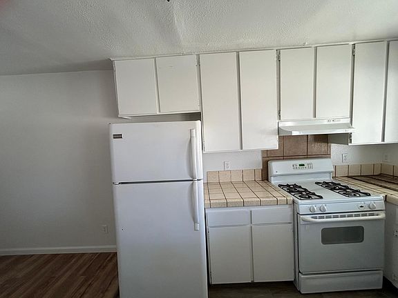 2nd image of 15430 Meyer Rd APT 5