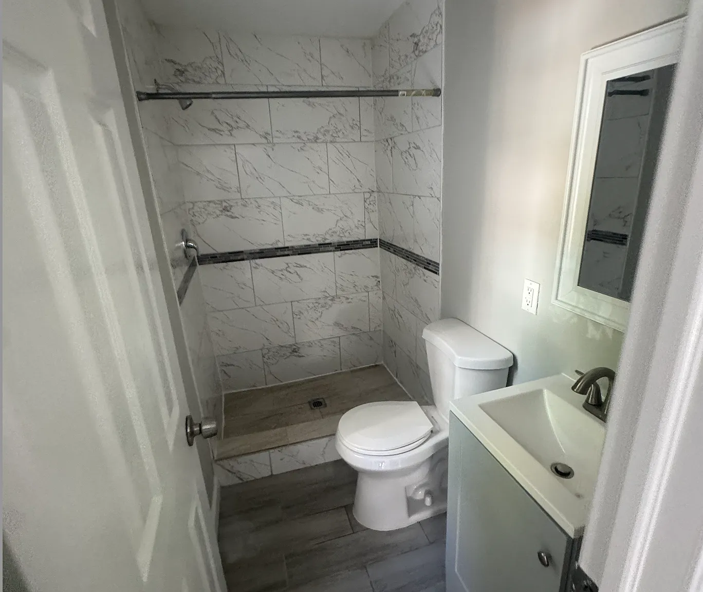 2 bed, 850 sqft, $1,998 — Photo 1