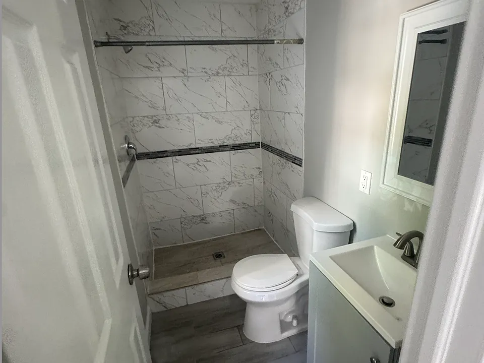 455 Henry St #1R