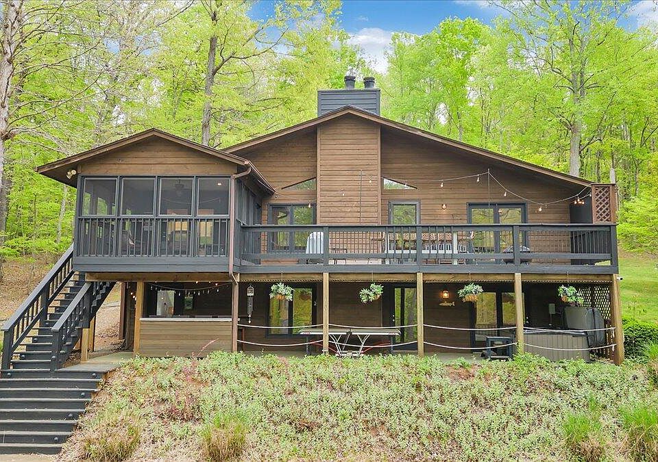 1st image of 127 Charmwood Cir