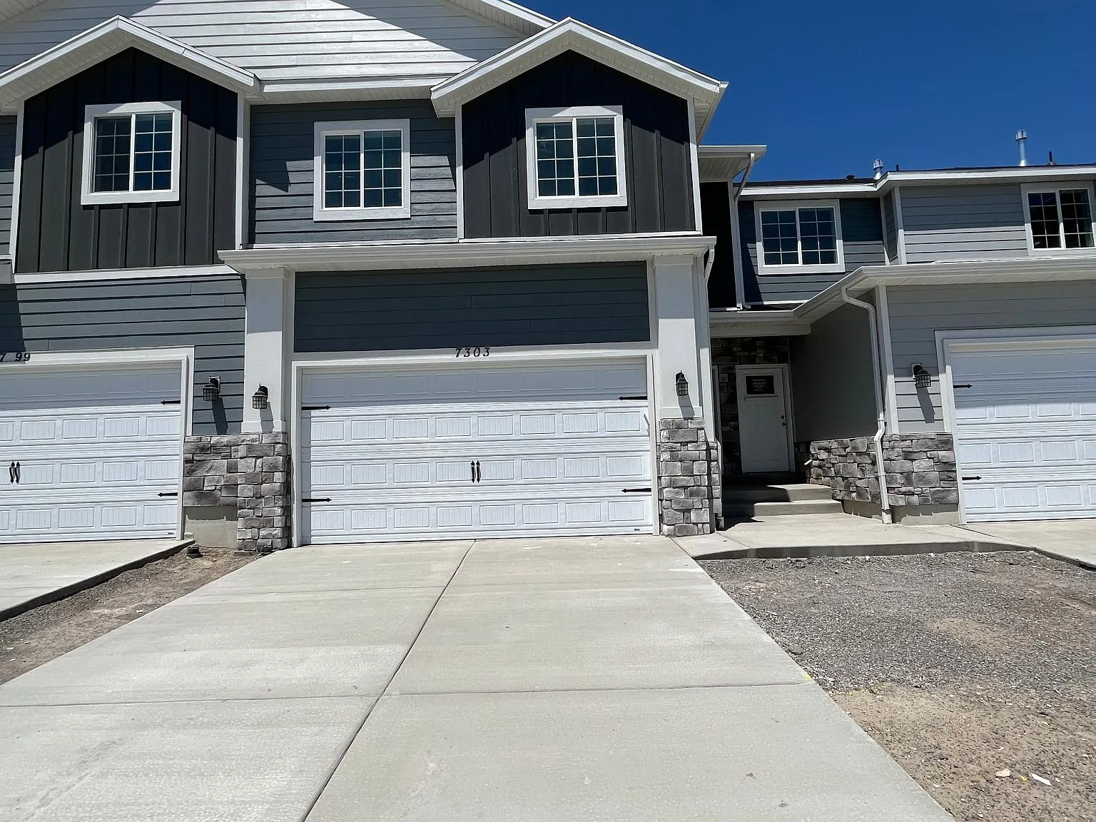 4 bed, 2.5 bath, 2365 sqft, $2,150 — Photo 2