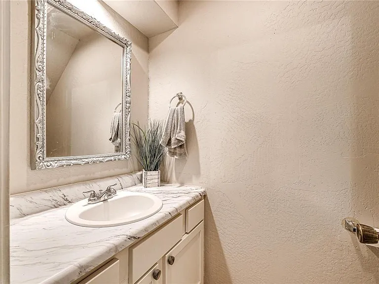 12901 Carrie Ct — Photo 23