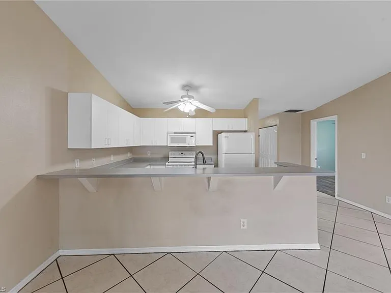 845 SE 8th Ter — Photo 5