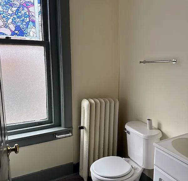 352 Penn St #4 — Photo 1