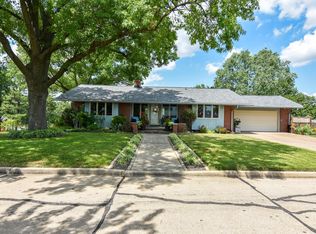 2216 Ridgecrest Dr, Evansville, IN 47711