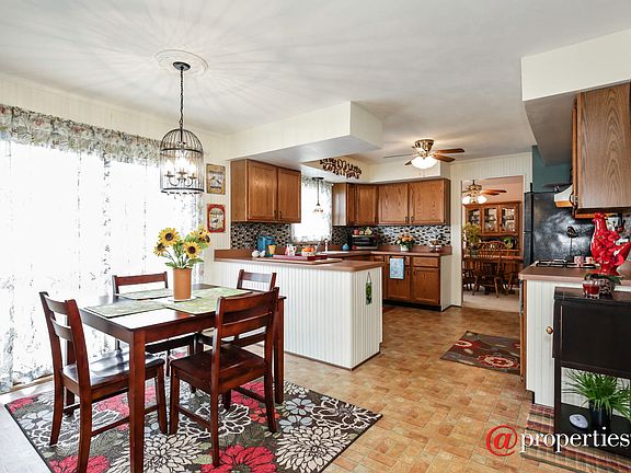 Kitchen / Breakfast Room