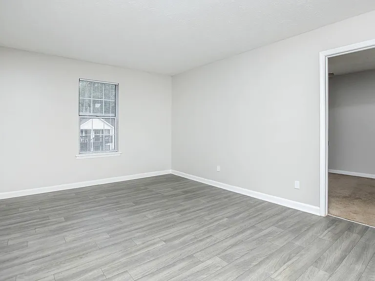 Cross Creek Apartments — Photo 18