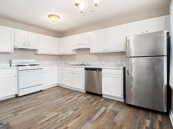 3rd image of 3521 Kingswood Trl