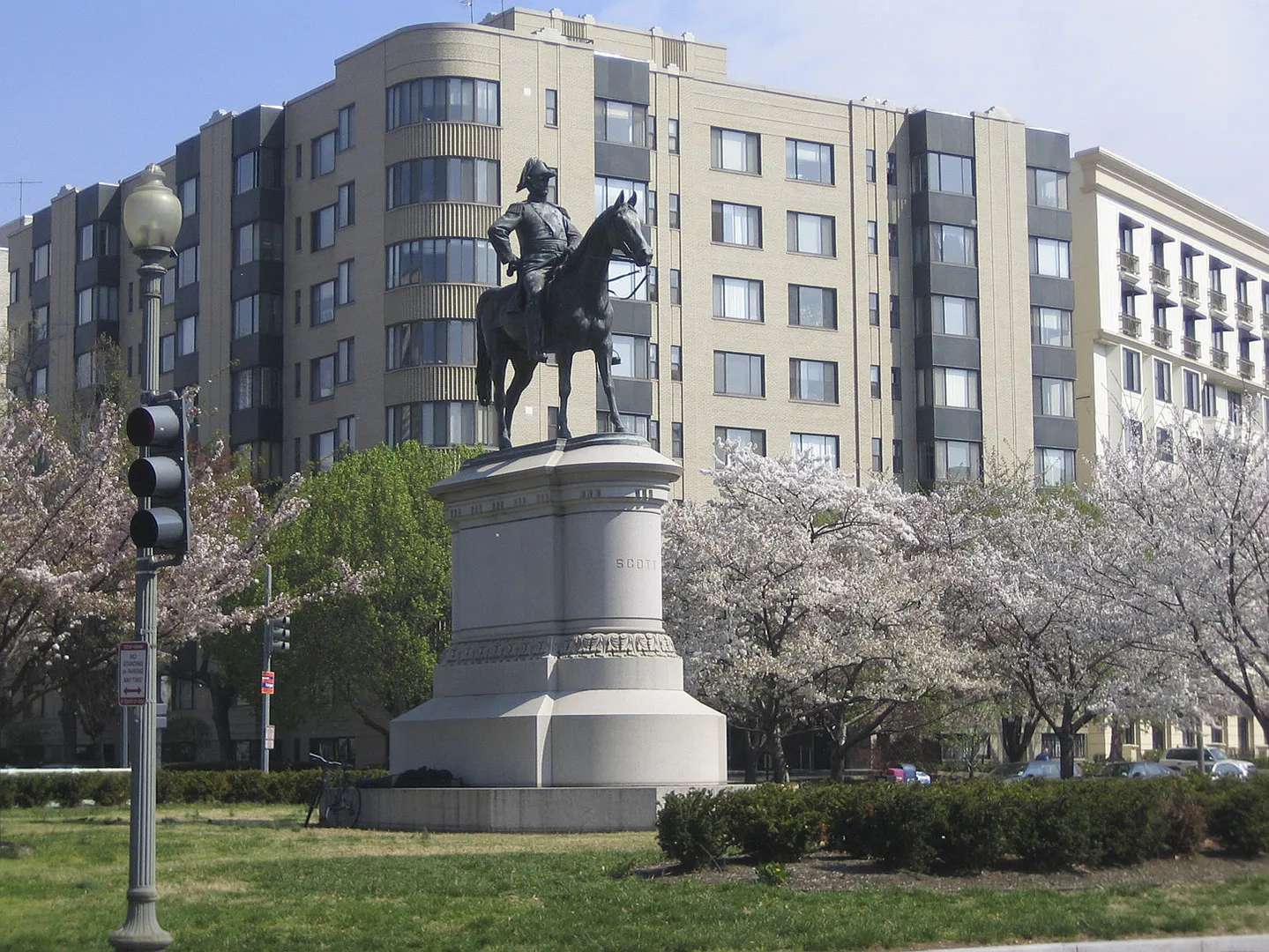 Top Floor Efficiency off Dupont Circle with Amazing City View!! — Photo 1