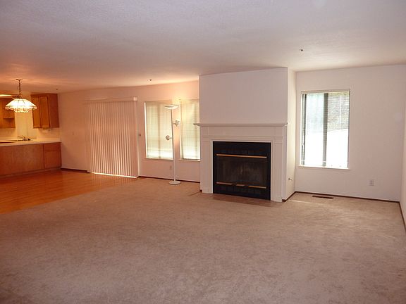 4th image of 22364 Salem Ave