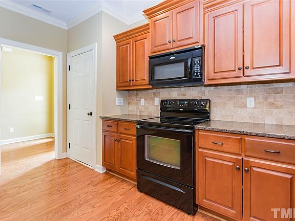 5th image of 42 Wembley Dr